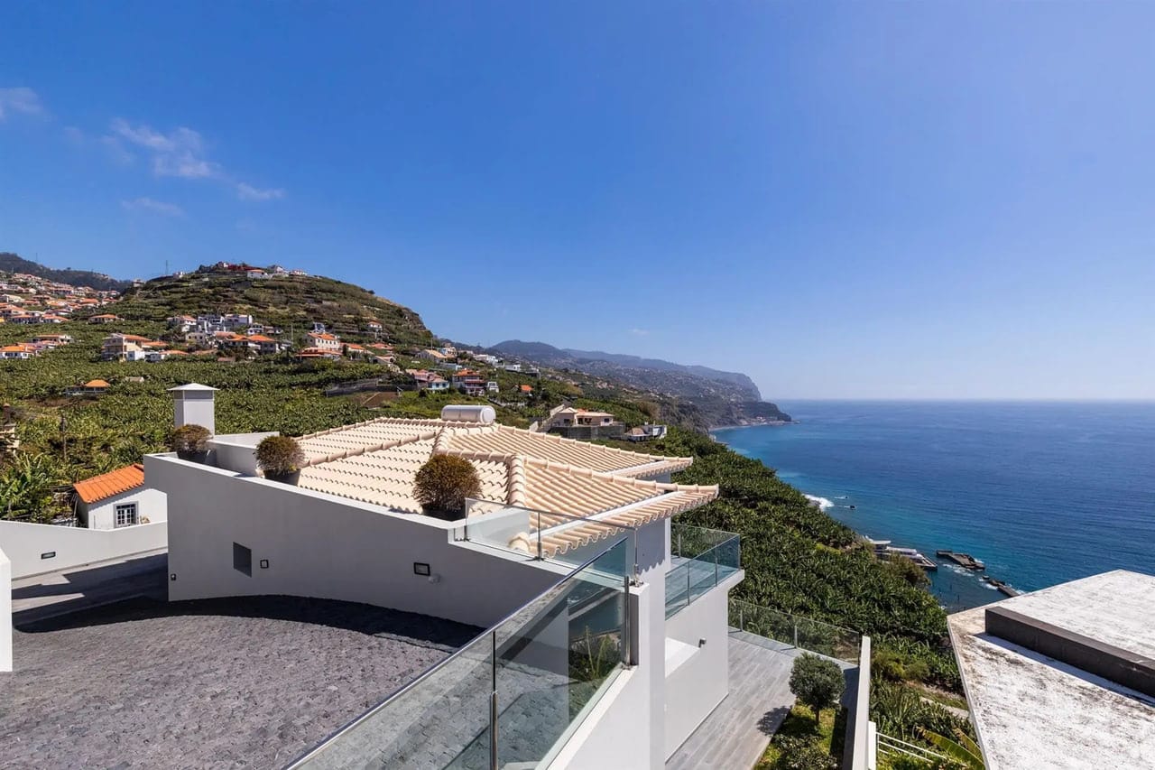 Villa mit Meerblick und Hanglage
