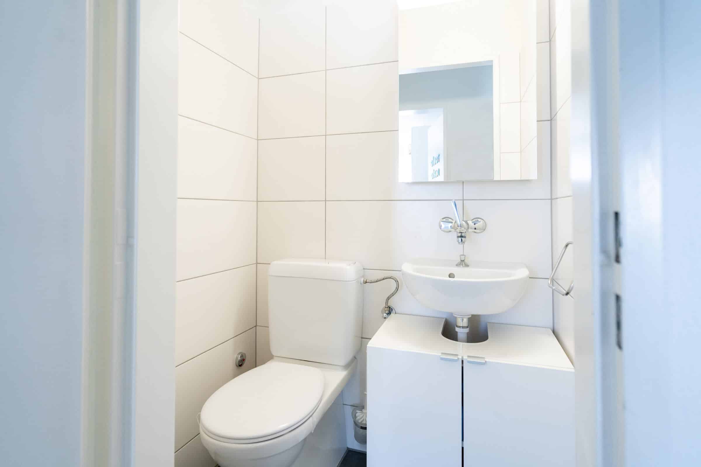 Kleines, helles Gäste-WC