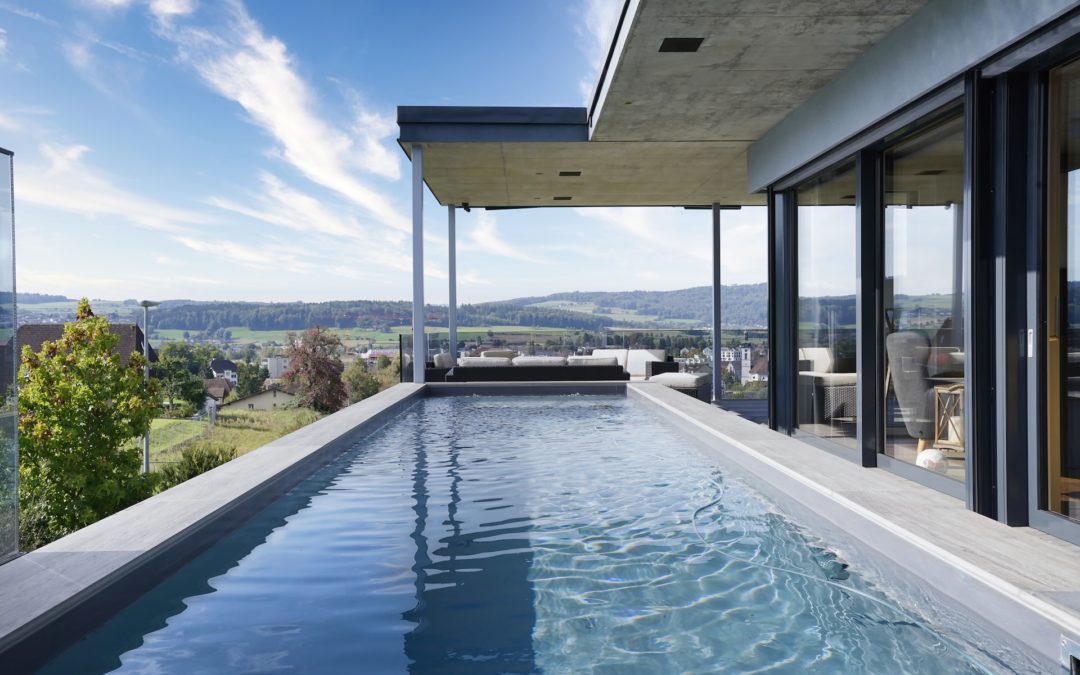 EINZIGARTIGES TERRASSENHAUS MIT POOL, WEITSICHT UND HÖCHSTEM WOHNKOMFORT in Wohlen