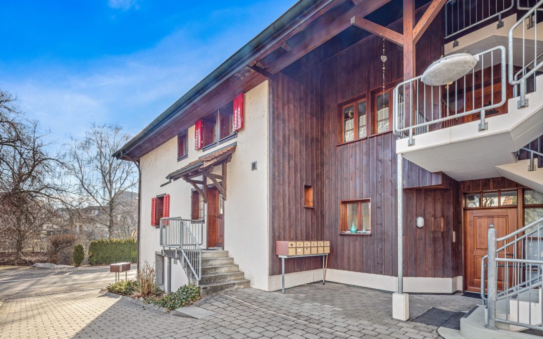 HEIMELIGES ZUHAUSE AUF ZWEI ETAGEN in Waltenschwil