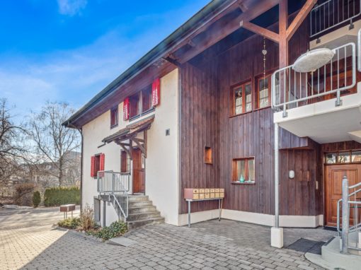 HEIMELIGE MAISONETTE-WOHNUNG in Waltenschwil
